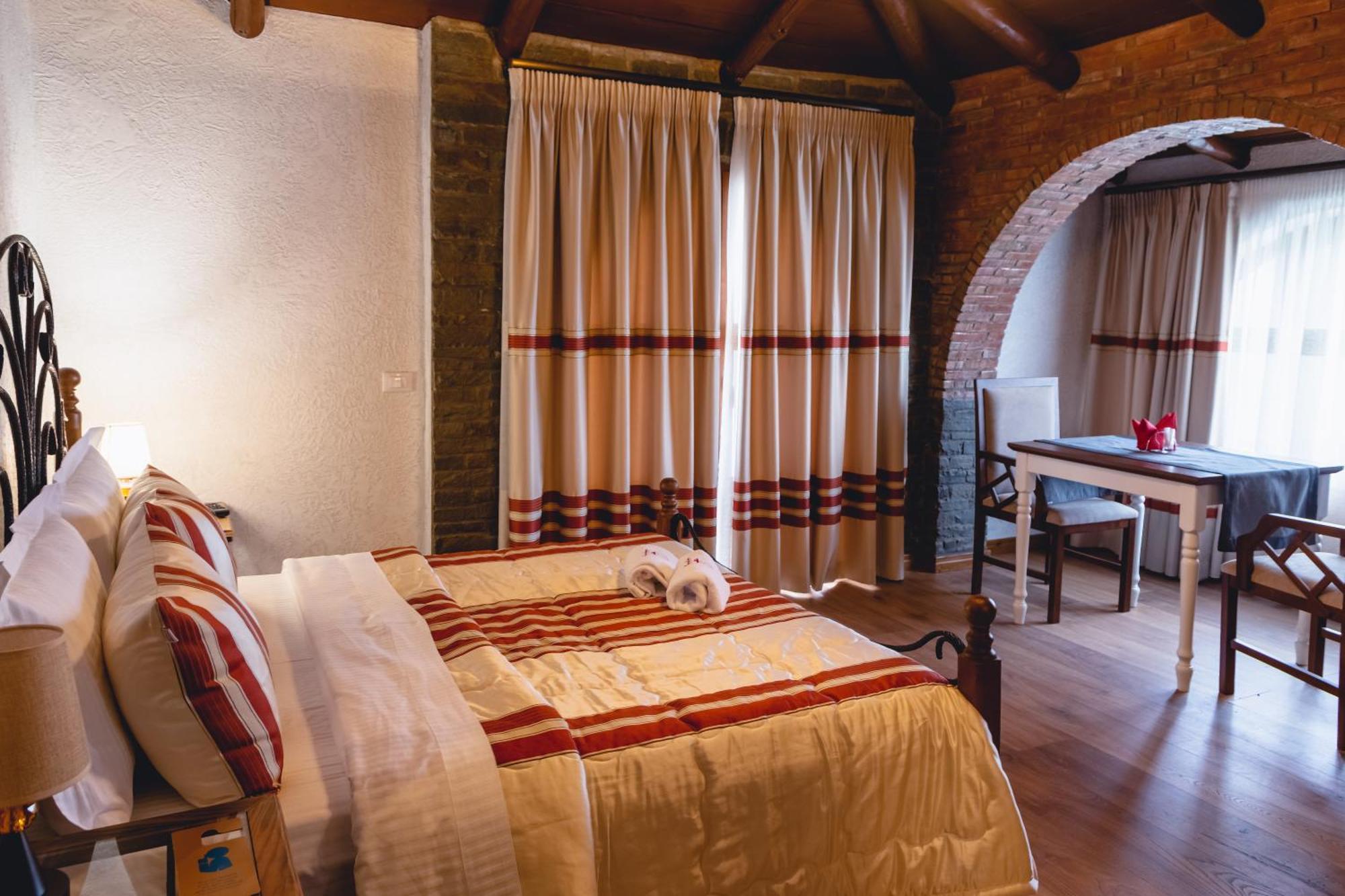 Hotel Restaurant Emblema Petrele Zewnętrze zdjęcie