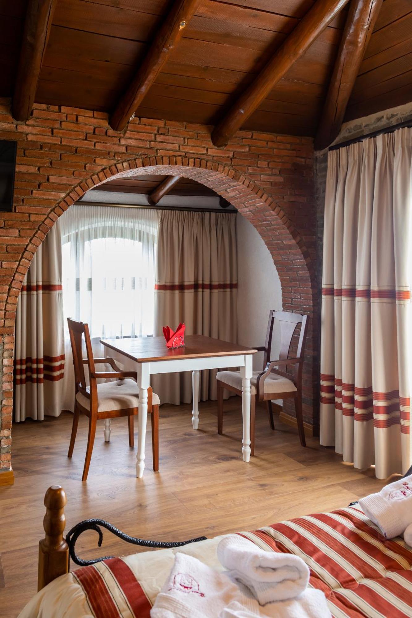 Hotel Restaurant Emblema Petrele Zewnętrze zdjęcie