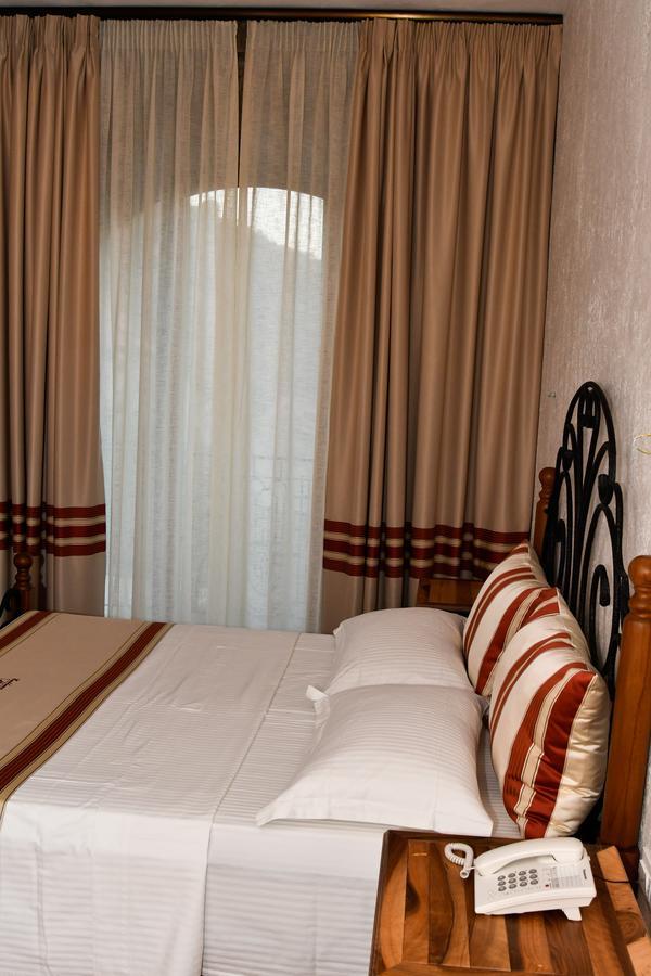 Hotel Restaurant Emblema Petrele Zewnętrze zdjęcie